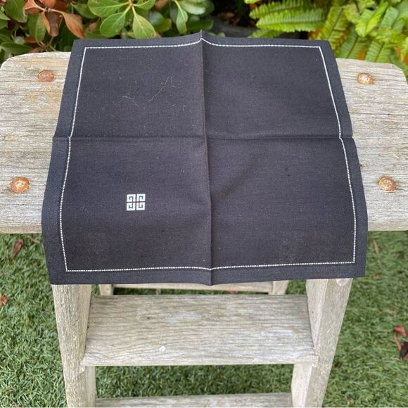 Set of 12 Black & White Givenchy Logo Cloth Cocktail Napkins. New! - Picture 5 of 6